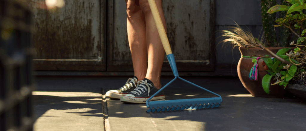 Winter Safety Risks of Neglecting Commercial Gutter Cleaning in Chicago